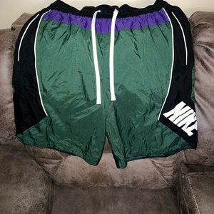 Nike Retro Basketball Shorts Size:XXL Color:BLK/GRN/PUR